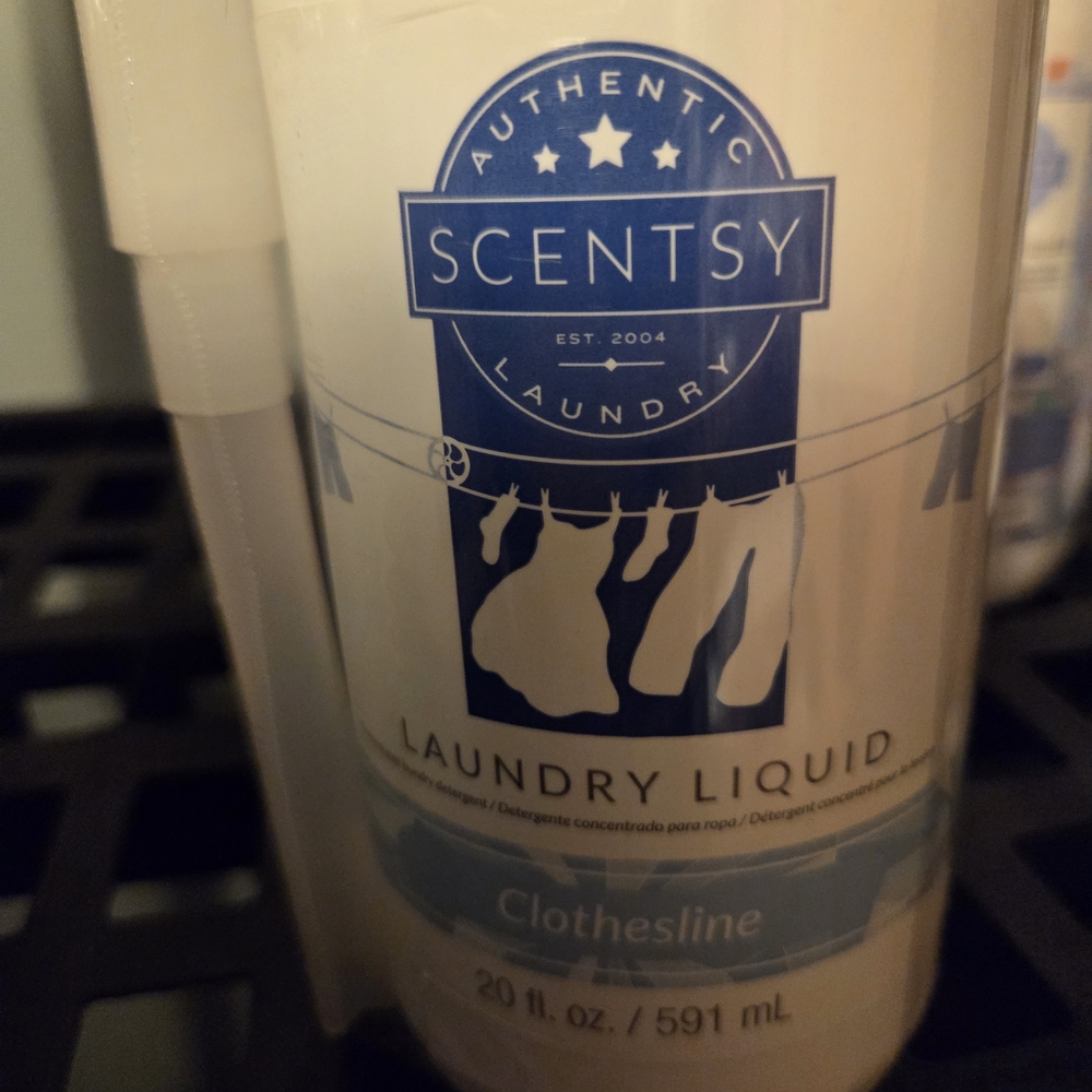 Scentsy Clothesline Laundry Liquid - Blue and White